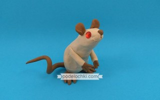 Как слепить белую мышку из пластилина